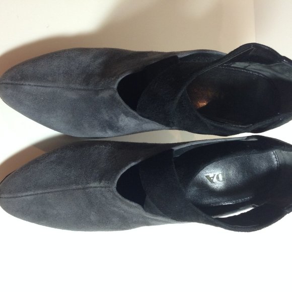 Authentic Prada grey/black two tone suede leather bootie - Picture 6 of 8